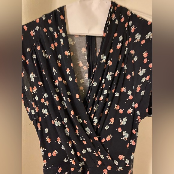 Blue floral French Connection dress (size 6) with cross over neck and frilly hem - Picture 5 of 7